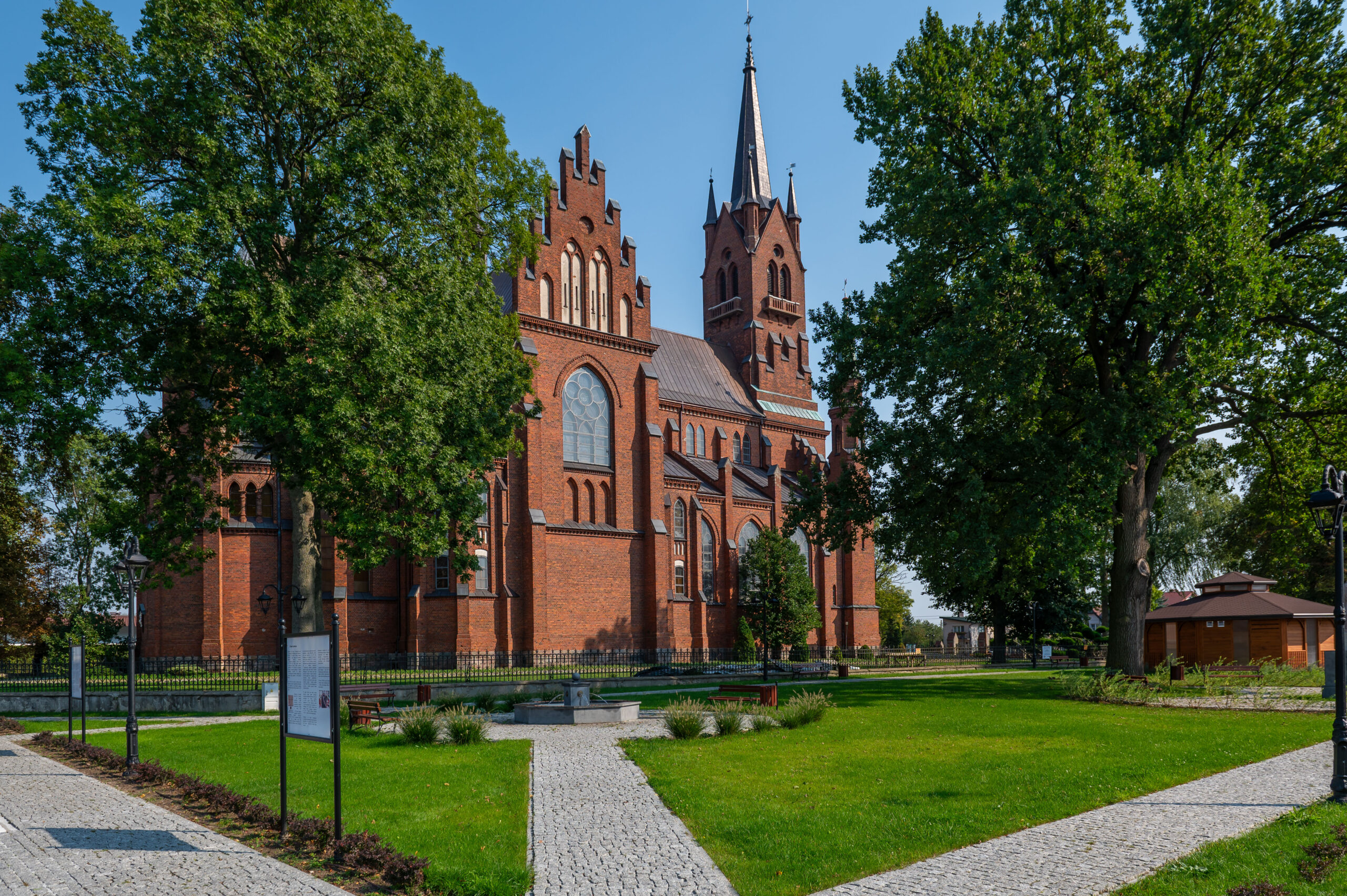 Kościół pw. św. Walentego parafii rzymskokatolickiej pw. Świętej Trójcy. Świątynia w stylu neogotyckim, według projektu Józefa Piusa Dziekońskiego wzniesiona w latach 1909-1911.