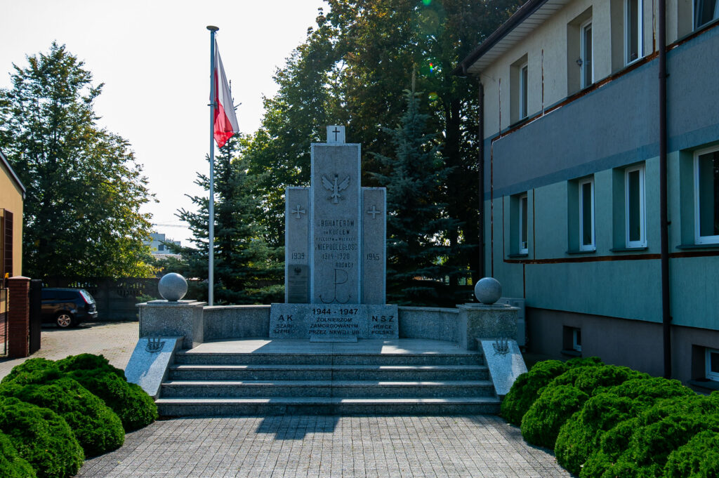 Pomnik ku czci bohaterów gm. Kuflew poległych w latach 1914-1920, 1939-1945, 1944-1947