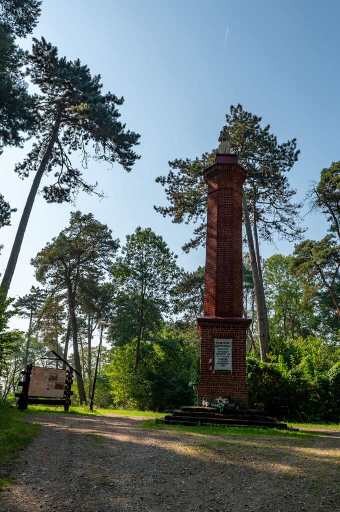 Kapliczka z figurą św. Antoniego z drugie połowy XIX w. Kuflew 1