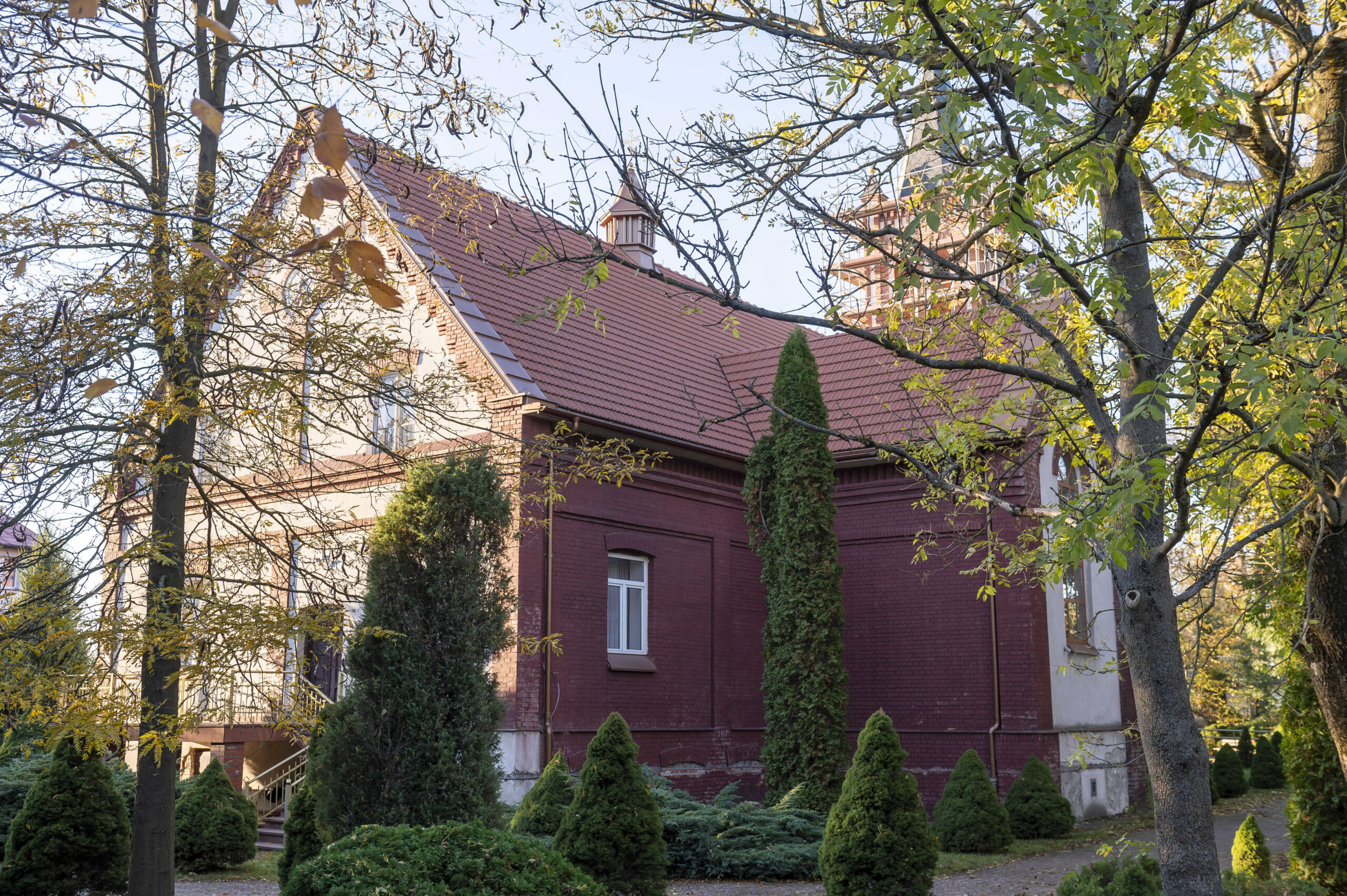 Kościół parafii starokatolickiej mariawitów pw. św. Jana Chrzciciela zdjęcie 1