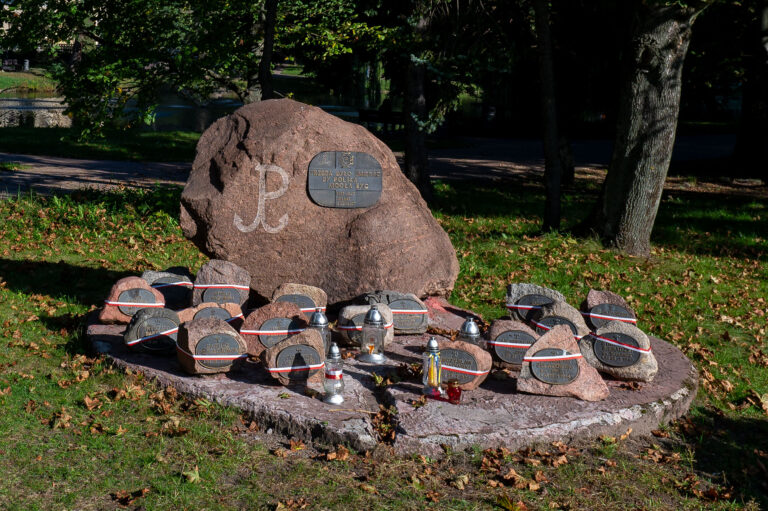 Pomnik Szarych Szeregów Mińsk Mazowiecki 1