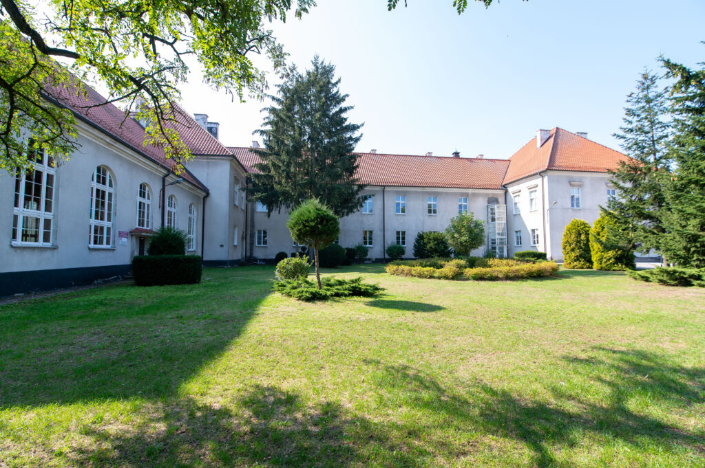 Zespół Szkół im. Hipolity i Kazimierza Gnoińskich wybudowany w latach 1923-1926