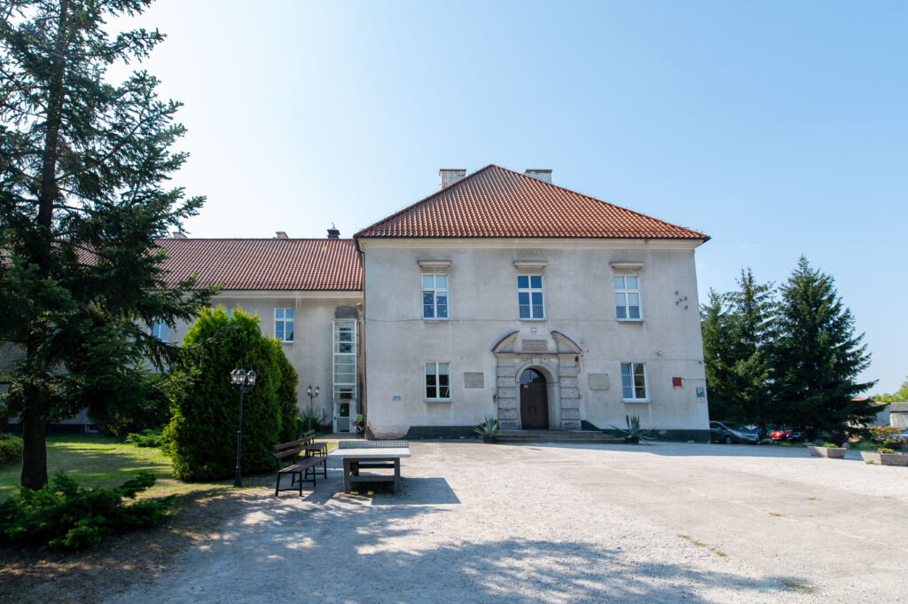 Zespół Szkół im. Hipolity i Kazimierza Gnoińskich wybudowany w latach 1923-1926 2