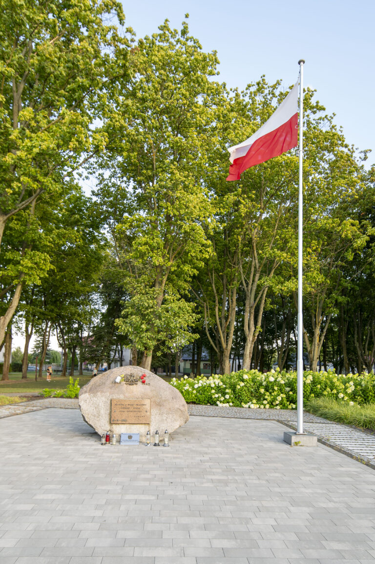 Głaz upamiętniający ofiary II wojny światowej