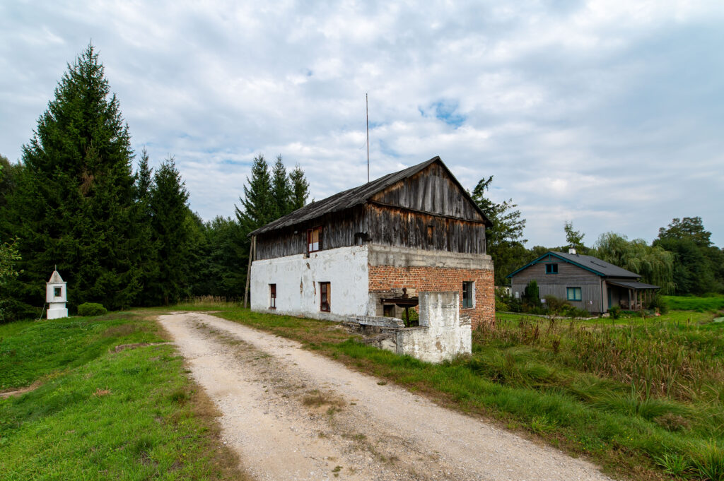 Młyn wodny murowano – drewniany z początku XX w. 1