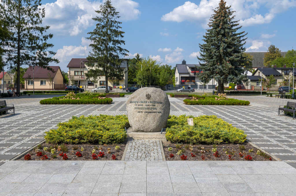 Głaz poświęcony poległym w walce z faszyzmem w latach 1939-1945