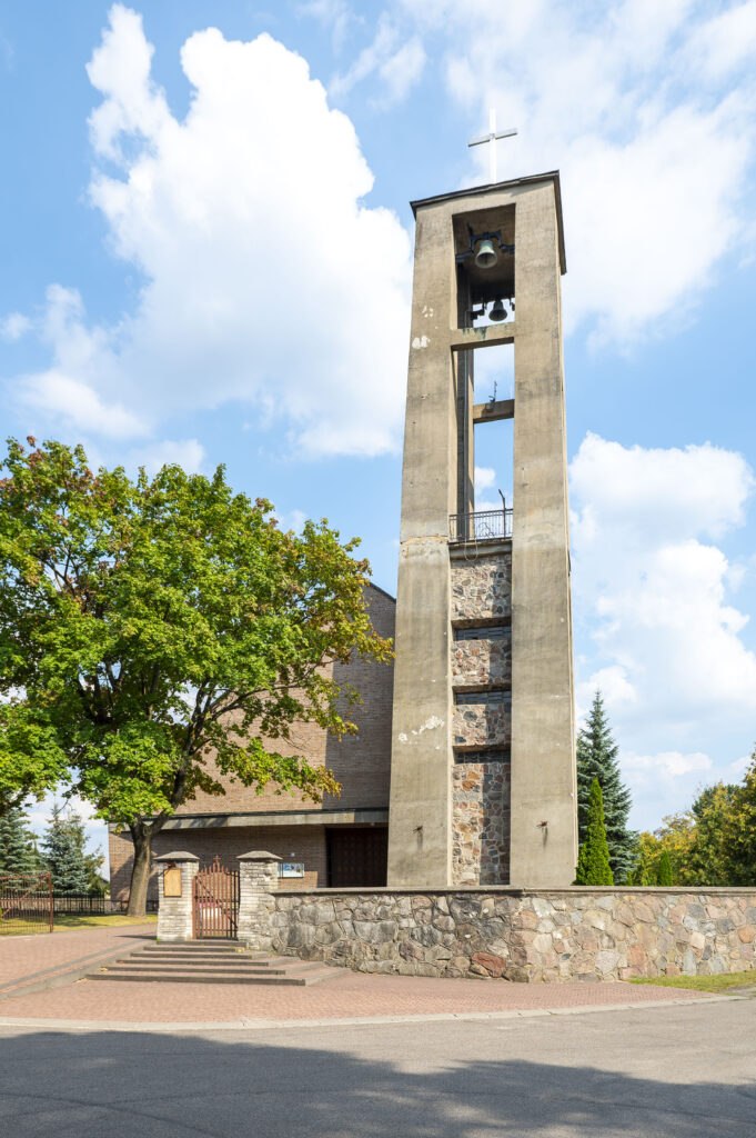 Kościół pw. św. Katarzyny Aleksandryjskiej zbudowany w latach 1983-2003 według projektu Wiesławy Pląski 1