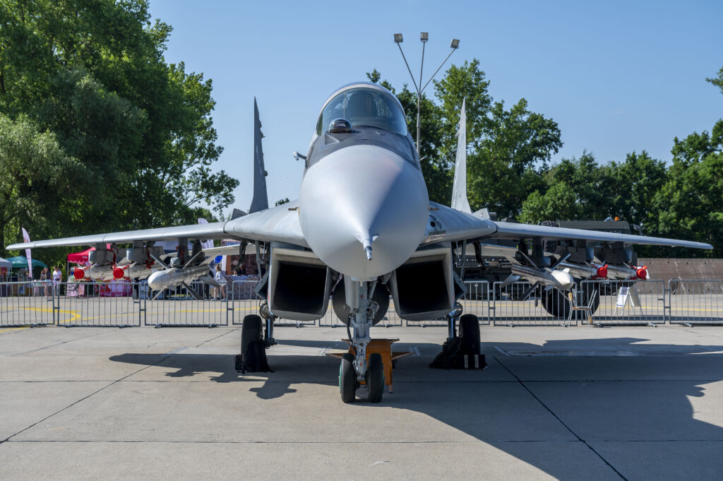 Samoloty MiG-29 w 23. Bazie Lotnictwa Taktycznego podczas festynu lotniczego 4