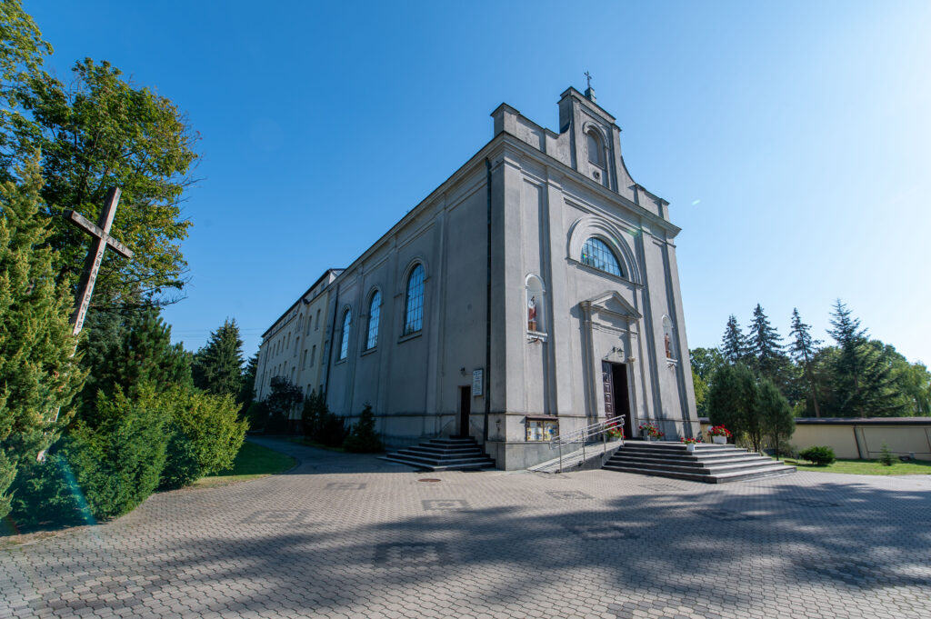 Kościół parafii rzymskokatolickiej pw. św. Antoniego Padewskiego, pobudowany w latach 1898-1902