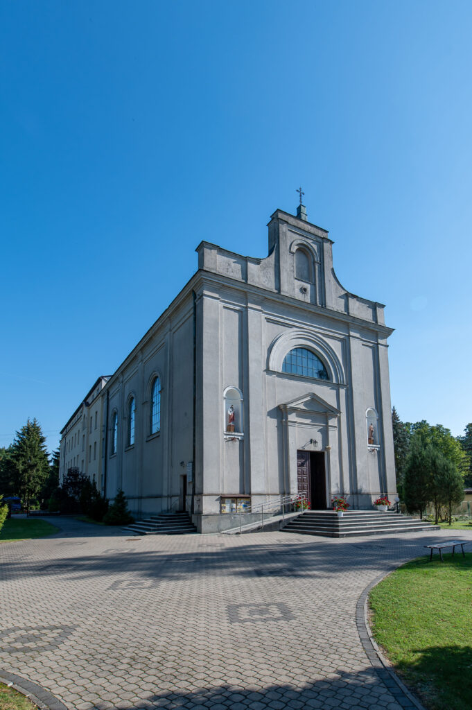 Kościół parafii rzymskokatolickiej pw. św. Antoniego Padewskiego, pobudowany w latach 1898-1902 2