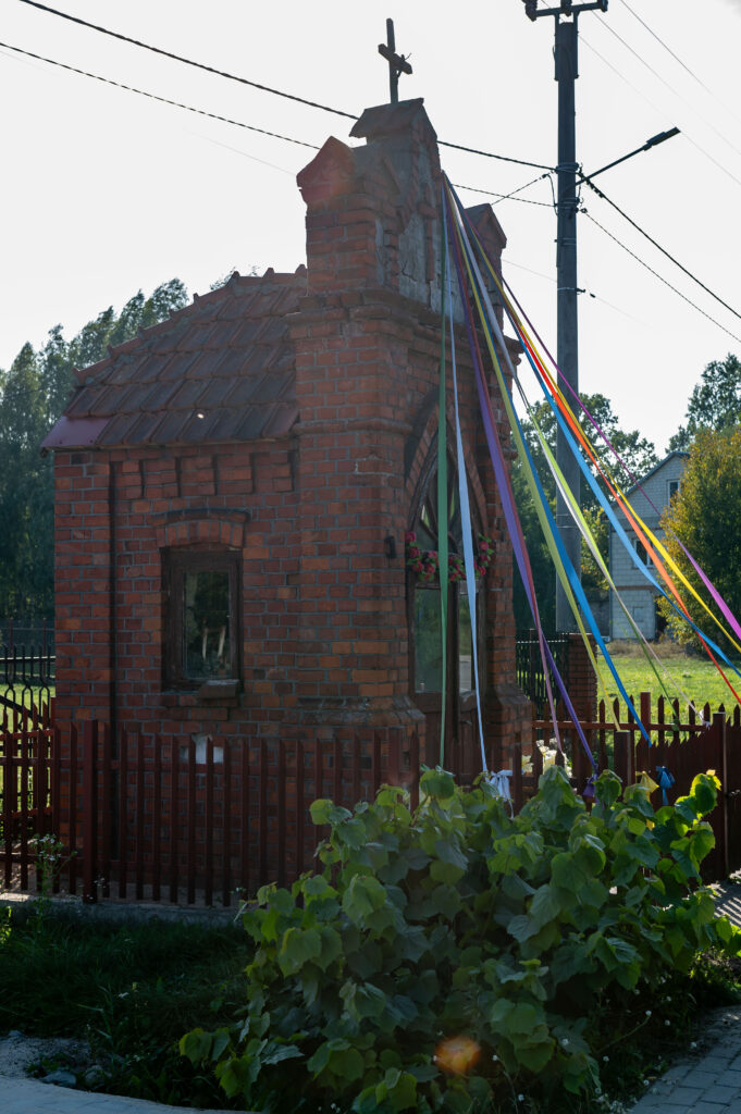 Kapliczka przydrożna nr 2, mur., l. 30-XX w. Józefów 2