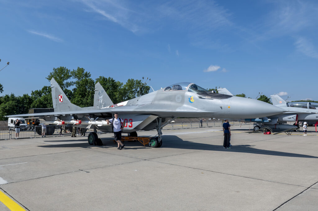 Samoloty MiG-29 w 23. Bazie Lotnictwa Taktycznego podczas festynu lotniczego 2